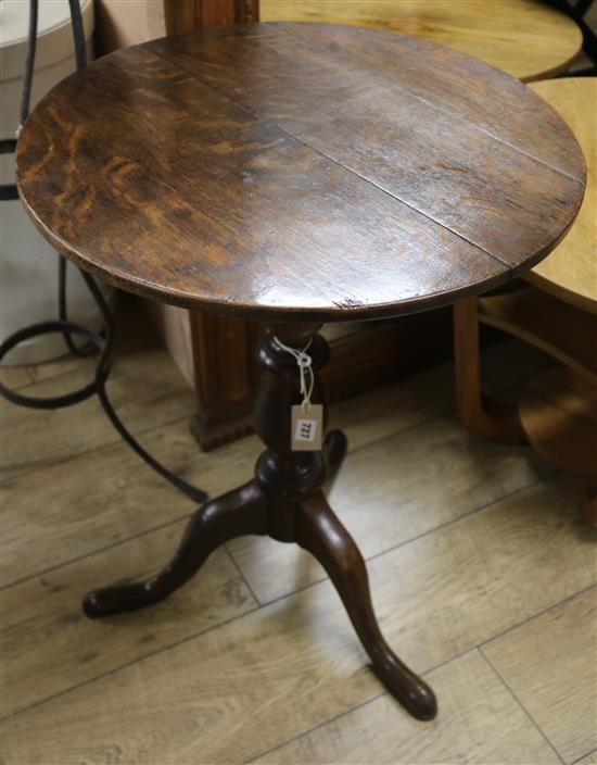 A Regency oak circular topped wine table W.54cm